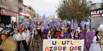Meşa TJAyê gihişt Edenê: Silavên Rêberê Gelê Kurd me anî
