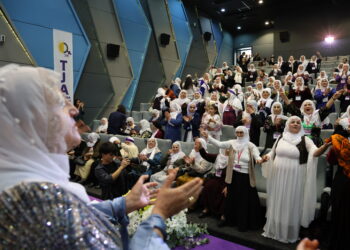 Konferansa Dayikên Aştiyê di roja duyemîn de didome