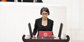Zimanê Kurdî li Enqereyê kirin ‘zimanê ne tirkî’