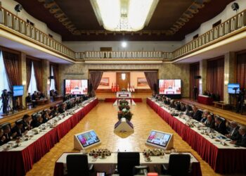 CHPê civîna Komîsyonê terk kir