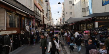 Dengê balafirên şer xelkê Amedê bêzar dike: Bila êdî balafirên şer nefirin