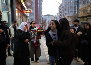 Belgîn Kanat 10 sal şûnde ji girtîgehê derket