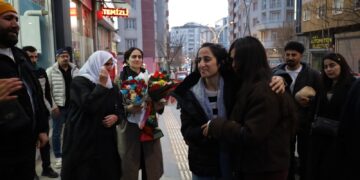 Belgîn Kanat 10 sal şûnde ji girtîgehê derket