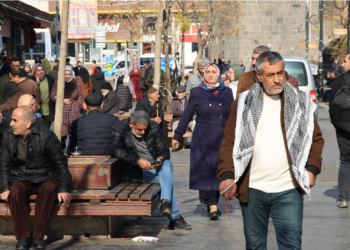 ‘Eger dikarin bila ew bi vî meaşî debara xwe bikin’