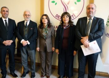 DEM Partiyê rapora ji bo çareseriyê teslîmî meclîse kir