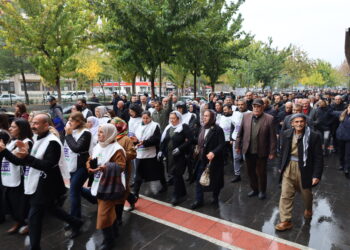 Hatimogûllari li Êlihê got: Em li dijî budçeya şer dimeşin Enqereyê
