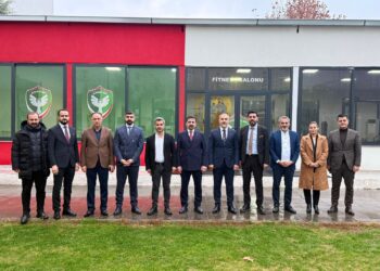 Serokên baroyan serdana Amedsporê kir