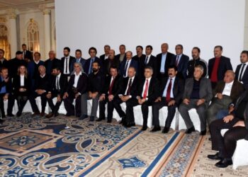‘Dewlet bi destê eşîran şerê taybet dimeşîne’