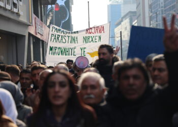 Wan ji bo Rojava meşiya: Taxên Kurdan bi qestî veguherandine qada şer