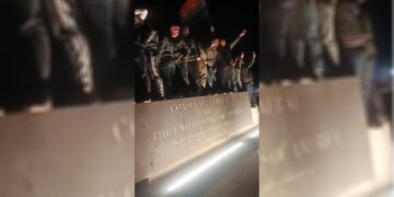 Bi hezaran Hewlêrî li ber Balyozxaneya Amerîkayê ne