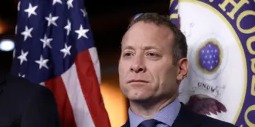 Senator Josh Gottheimerî Hukmatê Şamî îqaz kerd!
