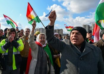 Girseyî sloganê ‘Rojava Hewlêr o’ berz kerd