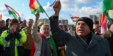 Diruşma ‘Rojava Hewlêr e’ berz kirin