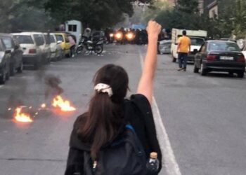 Rêxistinên Jinên Kurd: Pêşengên serhildanê jinên Kurd in