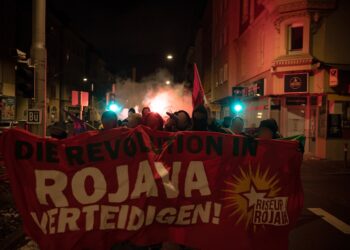 Li Almanyayê ciwanên Kurd ji bo Rojava li ser piyan e
