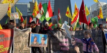 Kurdistanî ji bo Rojava li ser piyan in
