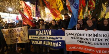 Êrîşên li ser taxên Kurdan li Enqereyê hat protestokirin