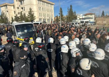 Nisêbîn de bi hezaran kesî ver bi sînorê Rojava rayra şonê