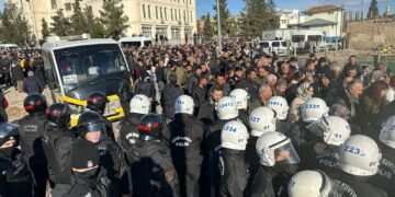 Nisêbîn de bi hezaran kesî ver bi sînorê Rojava rayra şonê