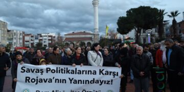 Ji Aliagayê bang: Deriyê sînoran vekin
