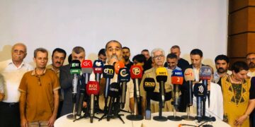 Heyetêkê hunermendanê kurdan şono Rojava