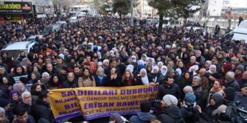 ‘Amed li ser pêya ye bi Rojava re ye’