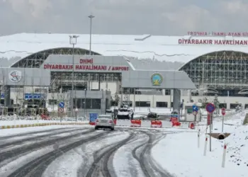 Şaredariyê pîsta balafirgehê paqij kir: Ji Amedê re balafirgehek sivîl şert e