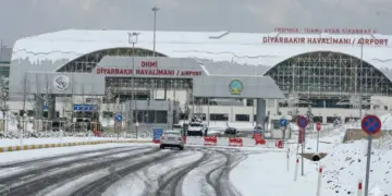 Şaredariyê pîsta balafirgehê paqij kir: Ji Amedê re balafirgehek sivîl şert e