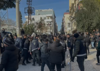 Li Nisêbînê polîs êrîş kir: 6 rojnameger hatin binçavkirin