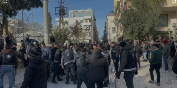 Li Nisêbînê polîs êrîş kir: 6 rojnameger hatin binçavkirin