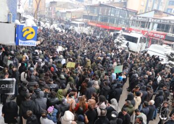 Gelê Geverê serketina Rojava pîroz kir: Em ê statuya Rojava biparêzin