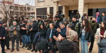 Şandeya hunermendên Kurd gihişt Rojava