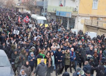 Pirsûs sibê ber bi sînorê Kobanê ve dimeşe