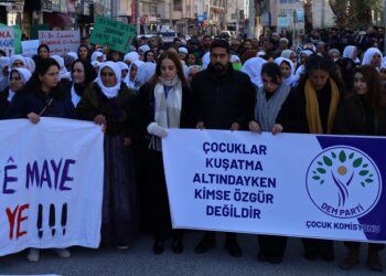Ji bo zarokên Rojava û Kobanê meşiyan
