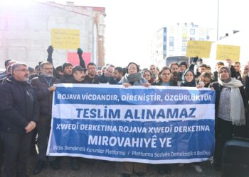 Gelê Kurd li her derê xwedî li Rojava derdikeve