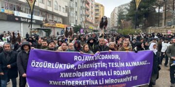 Li Qoserê bi hezaran kes ji bo Rojava meşiyan
