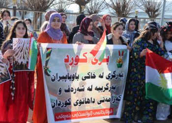 Li Ranyayê xwendevan û mamoste ji bo Rojava daketin qadan