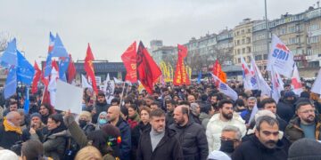 Îstanbul de bi hezaran kes seba Rojava kom bî