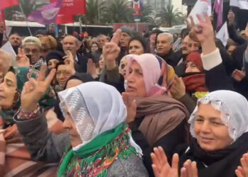 Li Stenbolê êrişa polîsan û berxwedana gel didome