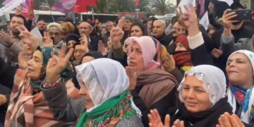 Li Stenbolê êrişa polîsan û berxwedana gel didome