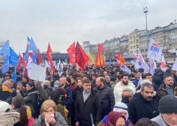 Li Stenbolê bi hezaran kes ji bo Rojava kom bûn