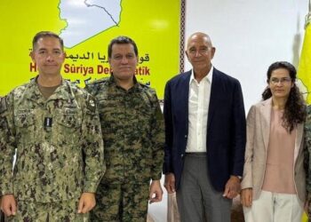 Tom Barrack, Mazlûm Ebdî û Îlham Ehmede reyde kom bî
