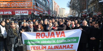 Gulderen Varli: Hûn piştgiriya hişmendiya ku serê mirovan jê dike dikin 