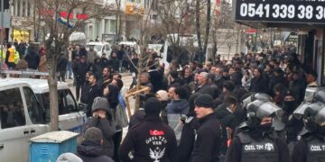 Li Wanê tevî astengiya polîsan jî gel li ber xwe dide