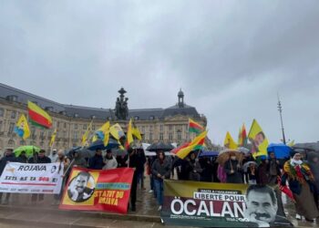 Bi hezaran Kurdistaniyên Ewropayê komploya 15ê Sibatê şermezar kirin