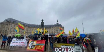 Bi hezaran Kurdistaniyên Ewropayê komploya 15ê Sibatê şermezar kirin