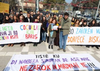 Însiyatîfa Ji bo Zarokan Aştî li Pirsûsê bang kir: Deriyê sînor vekin