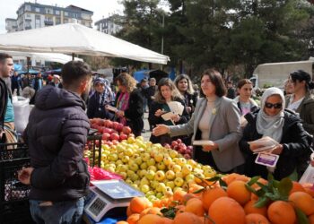 Etîketên Kurdî li bazara taxê hatin belavkirin