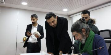 Rênas Jiyan bi helbestên xwe roja ziman pîroz kir