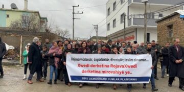 Bajarokê Comaniyê ji bo Rojava meşiya